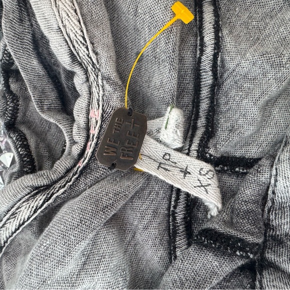 We the free top long sleeve high low back distressed grey black buttons cute - Picture 12 of 14